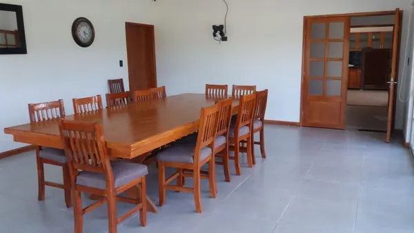 Mesa larga para las comidas — PROYECTO VIDA